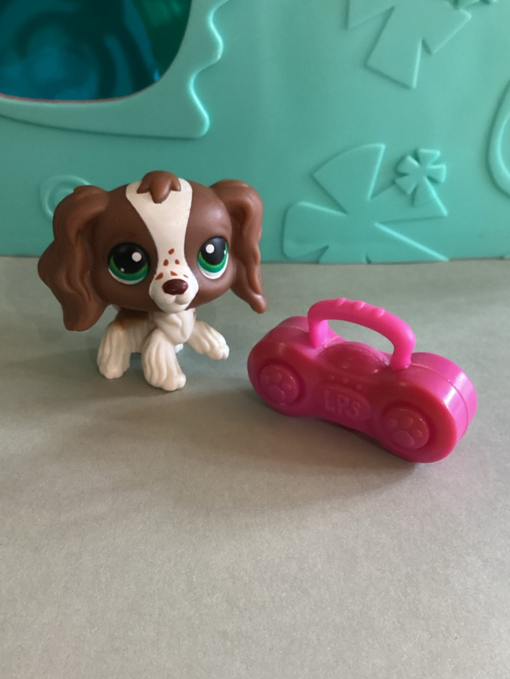 2005 Littlest Pet Shop Cocker Spaniel #156 with Pink Boombox